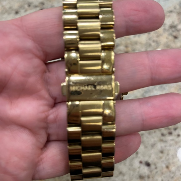 Michael Kors Gold Watch, needs battery - Picture 4 of 5
